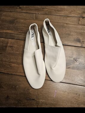 ZARA Cream Leather  Vamp Slip-On Flats